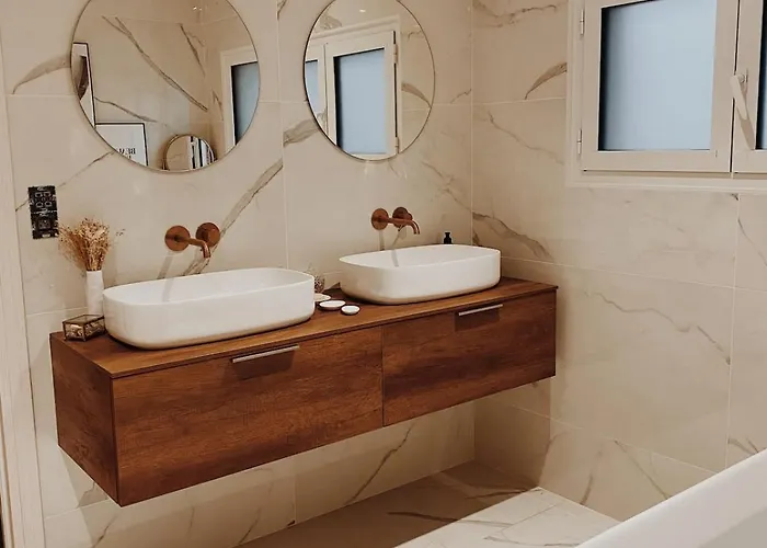 Avec Piscine Privée Au Calme